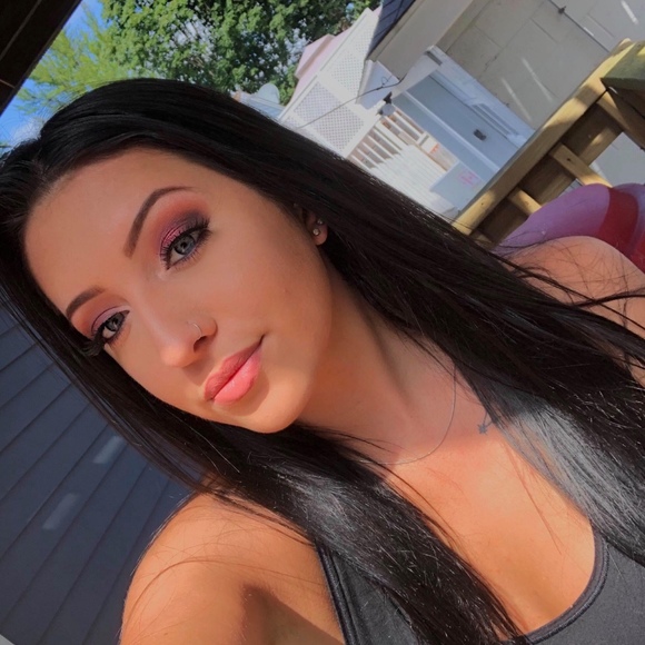 Meet your Posher, Amanda - Picture 1 of 1